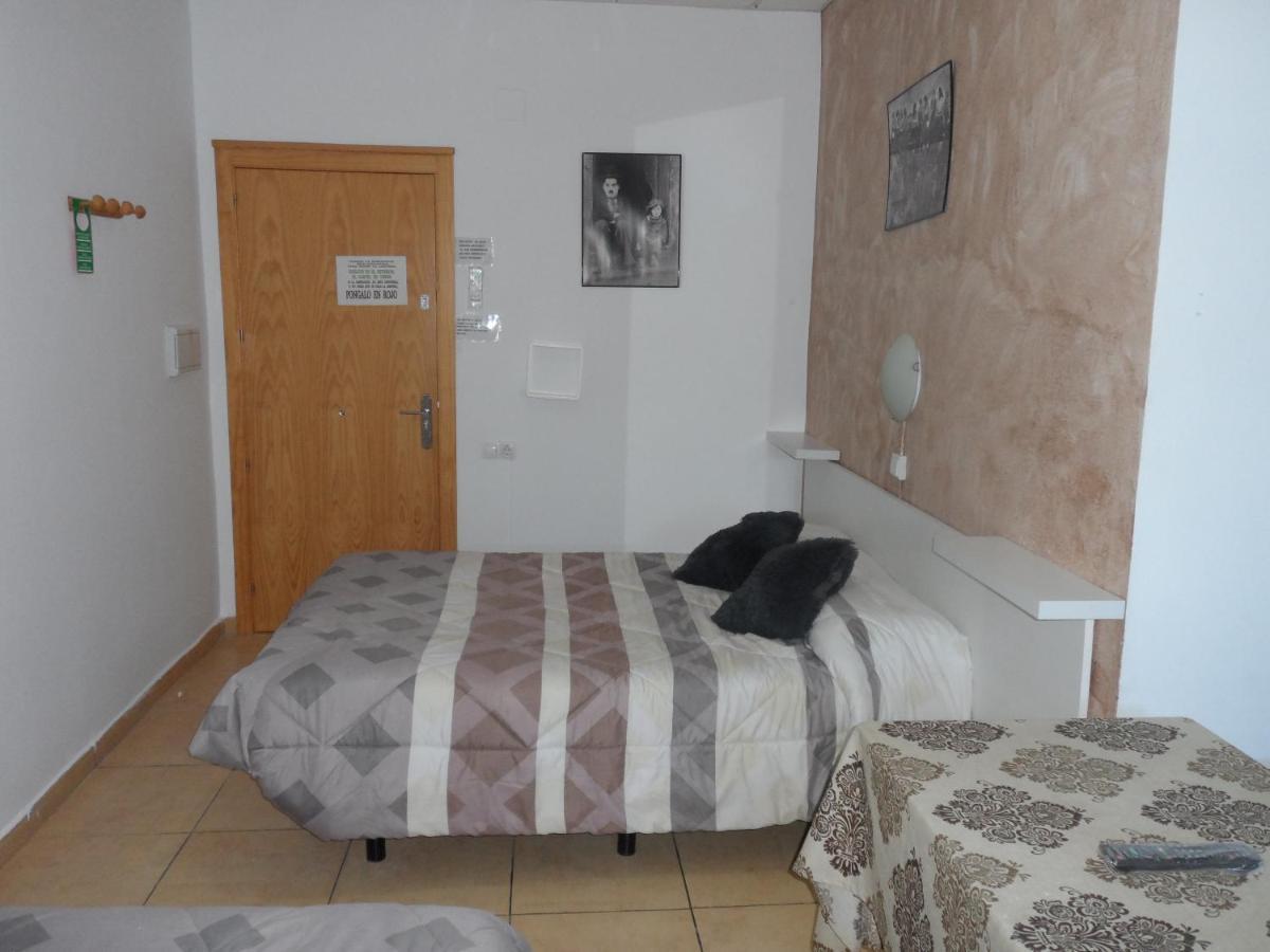 Hostal Via Del Caminante Madrigalejo Екстер'єр фото