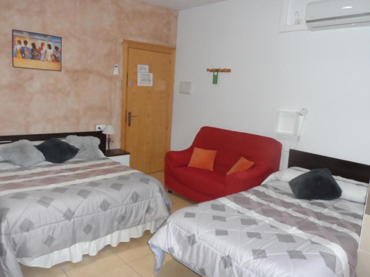 Hostal Via Del Caminante Madrigalejo Екстер'єр фото