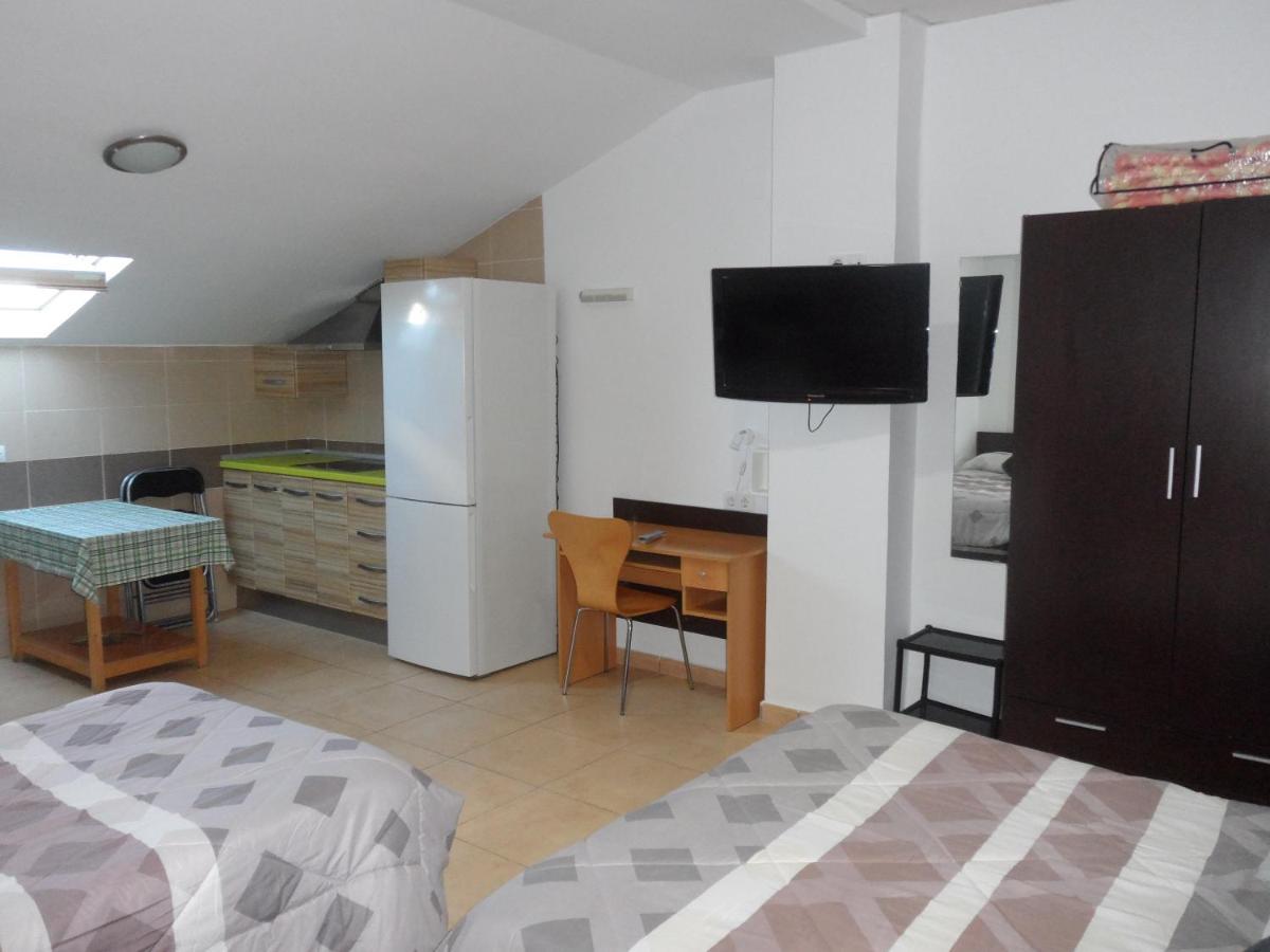 Hostal Via Del Caminante Madrigalejo Екстер'єр фото