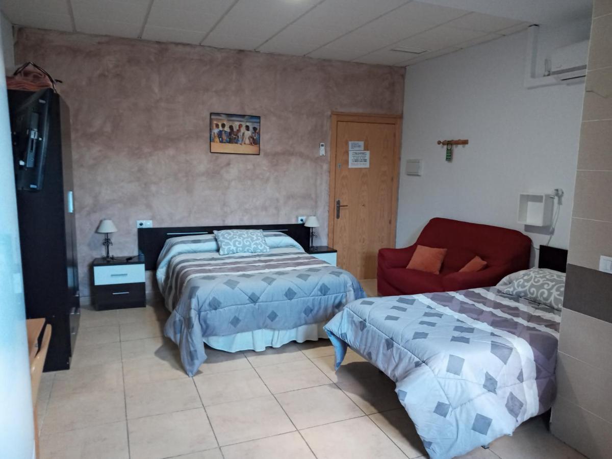 Hostal Via Del Caminante Madrigalejo Екстер'єр фото