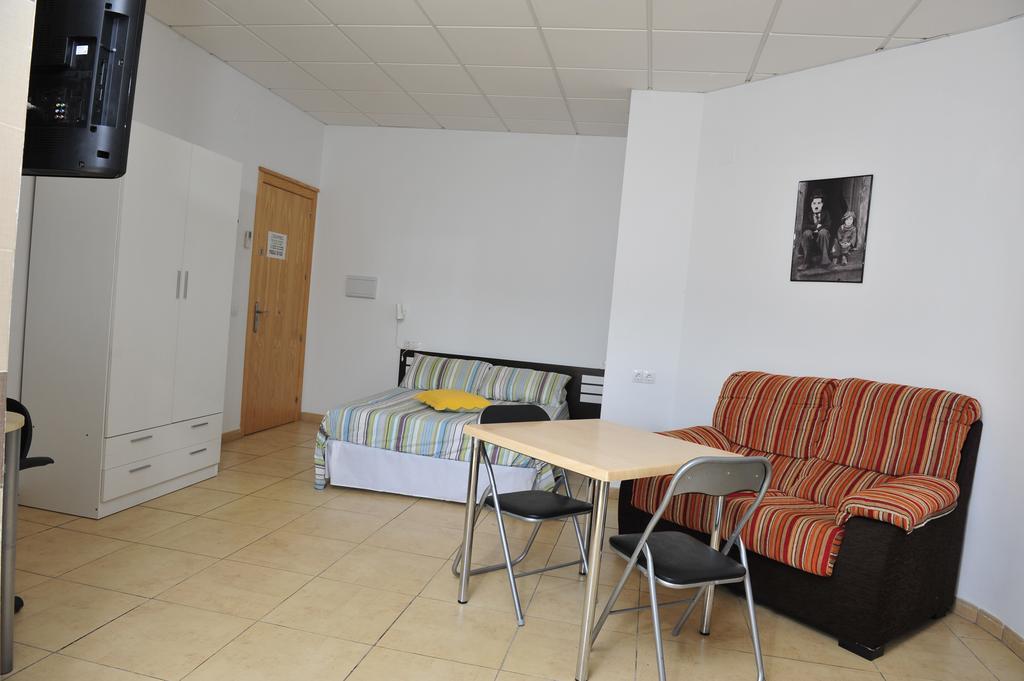 Hostal Via Del Caminante Madrigalejo Екстер'єр фото