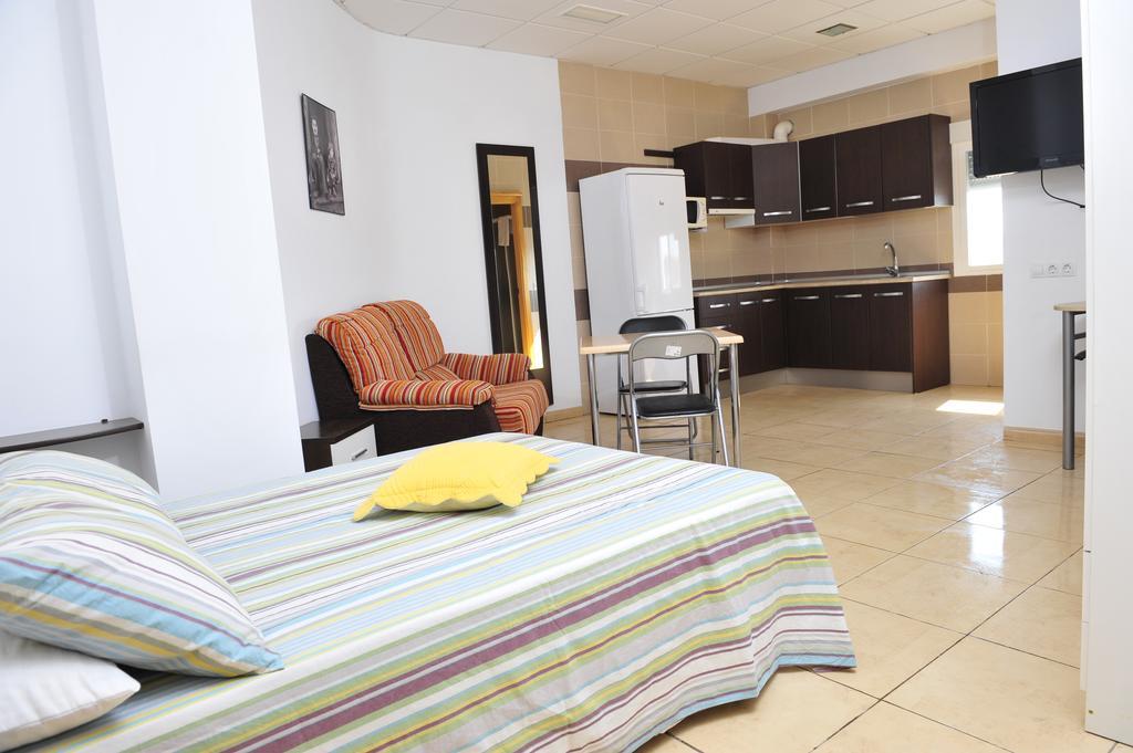 Hostal Via Del Caminante Madrigalejo Екстер'єр фото