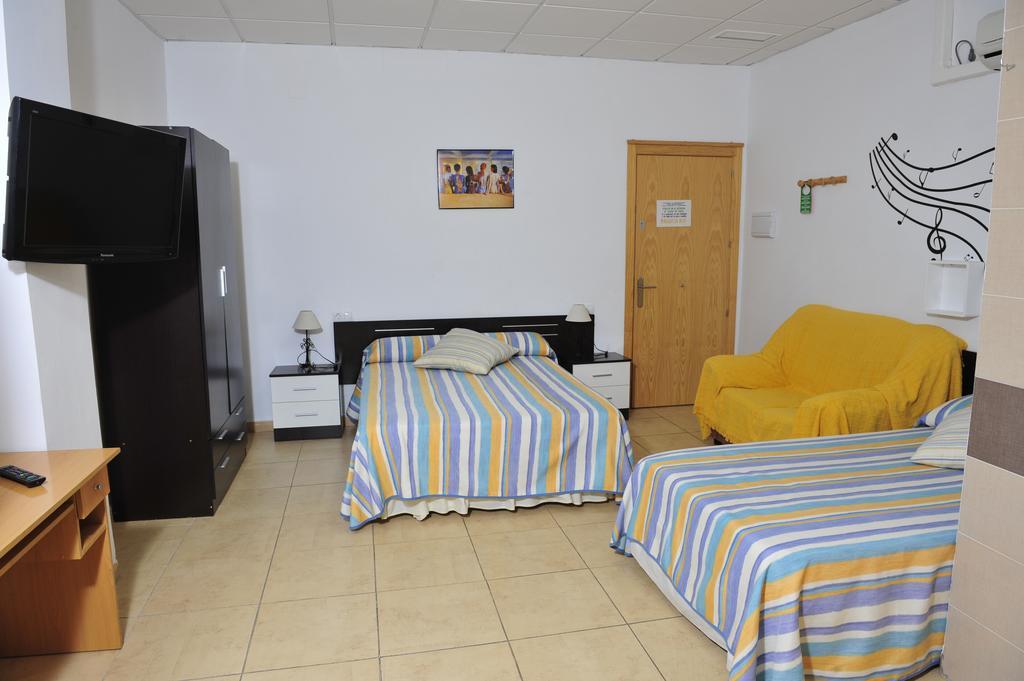Hostal Via Del Caminante Madrigalejo Екстер'єр фото