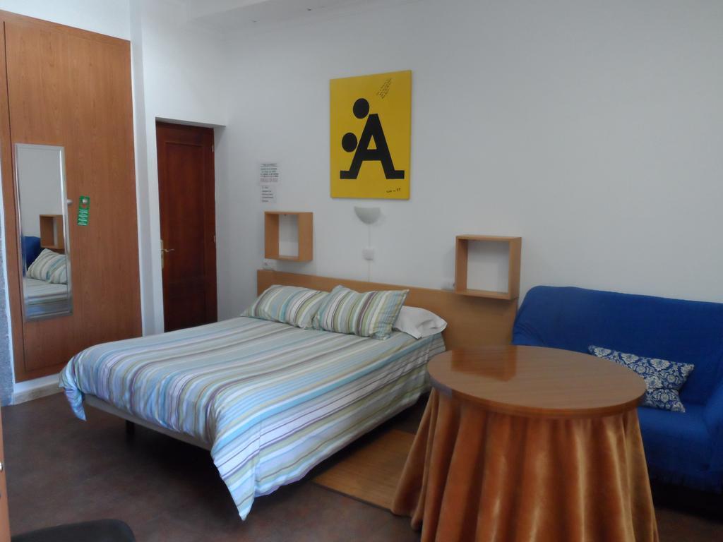 Hostal Via Del Caminante Madrigalejo Екстер'єр фото