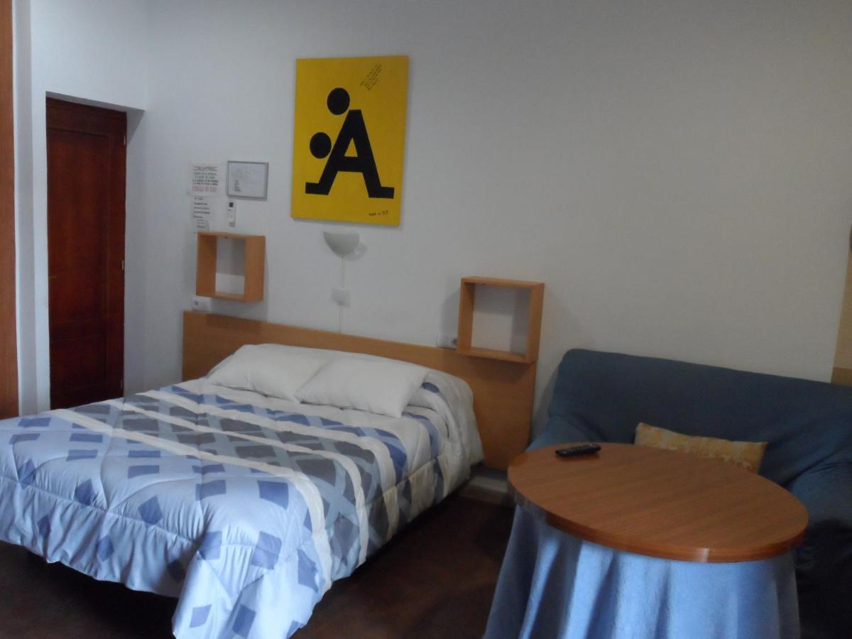 Hostal Via Del Caminante Madrigalejo Екстер'єр фото